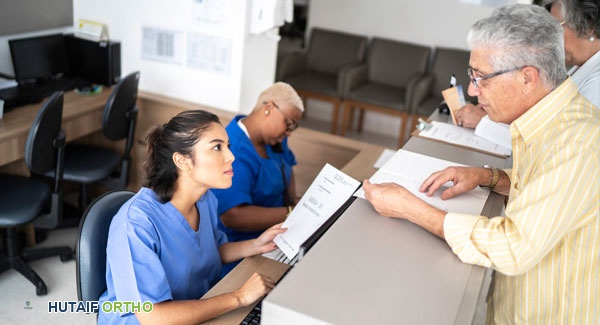 مفصل الركبة يوضح الغضاريف والعظام