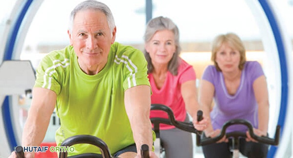 صورة توضيحية لـ التغلب على 11 عقبة شائعة أمام ممارسة الرياضة: دليل شامل لمرضى المفاصل مع الأستاذ الدكتور محمد هطيف