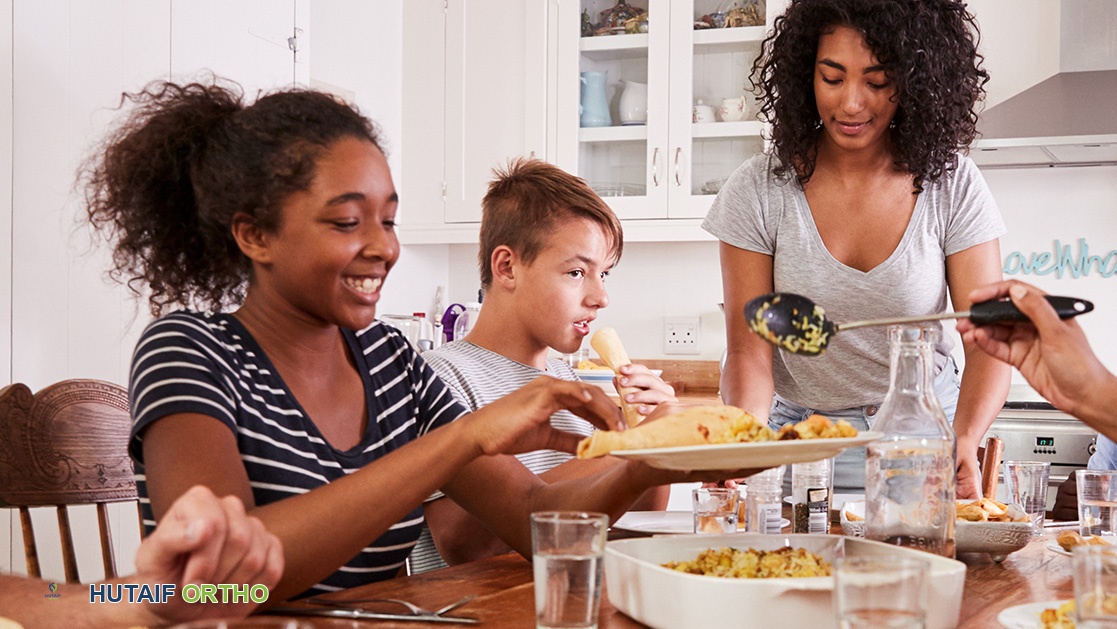 صورة توضيحية لـ النظام الغذائي الأمثل لالتهاب المفاصل: دليل شامل من الأستاذ الدكتور محمد هطيف في صنعاء