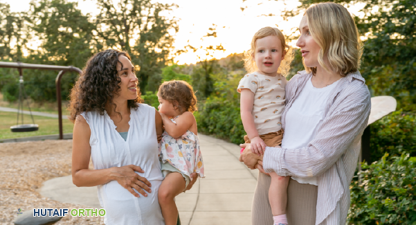 أمهاتان تتحدثان في بودكاست عن بدء عائلة مع التهاب المفاصل