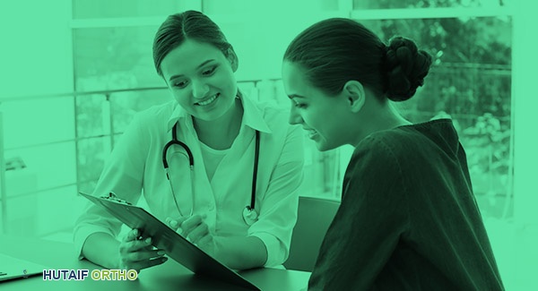 دليلك الشامل لاختيار العكاز المناسب واستخدامه بأمان لتعزيز حركتك