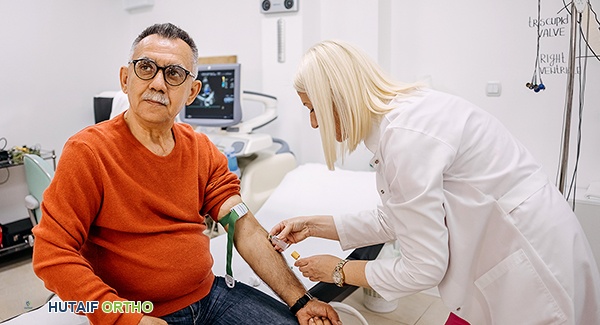 صورة توضيحية لاختبارات الدم المستخدمة في تشخيص ومتابعة التهاب المفاصل