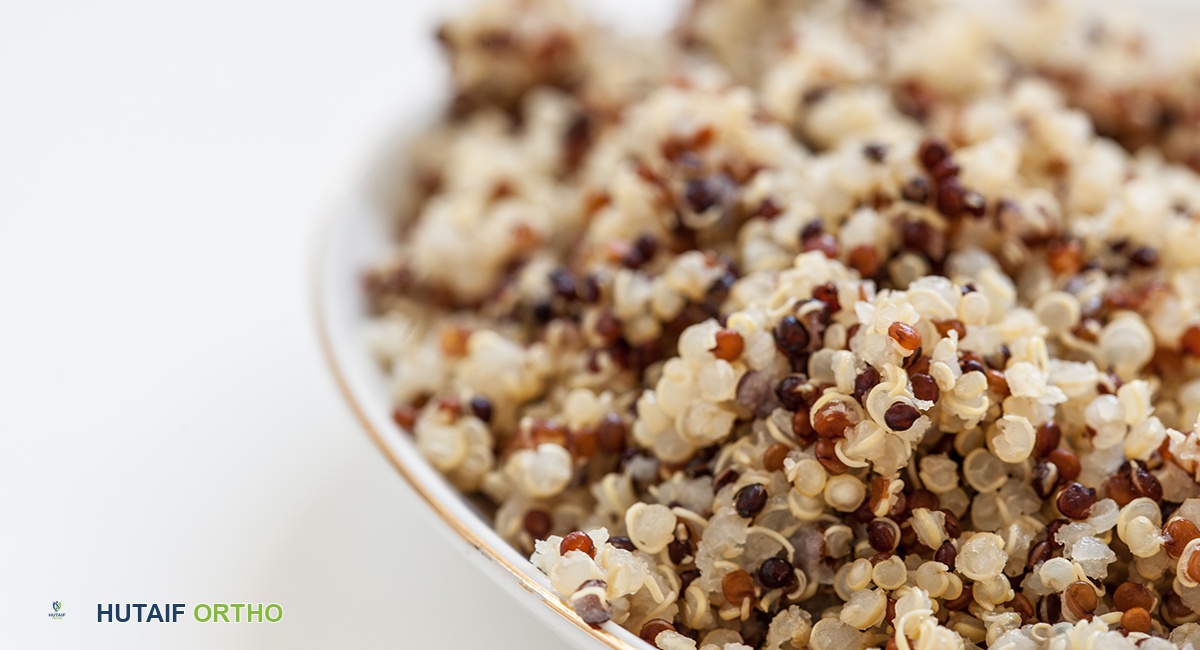 وجبة الكينوا والفاصوليا والسبانخ المضادة للالتهابات