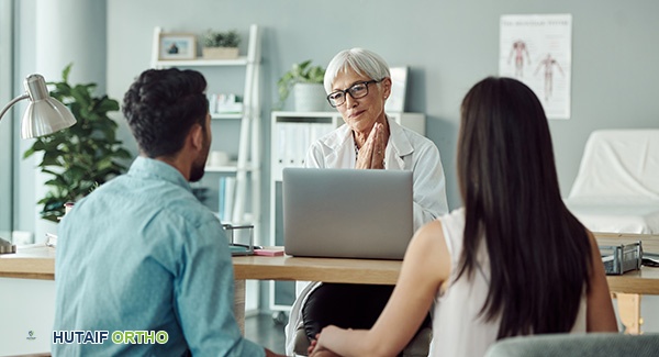 ام حامل تتلقى الرعاية الطبية