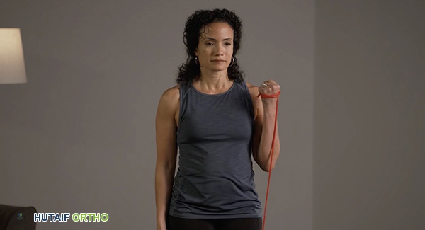 امرأة تمارس التمارين