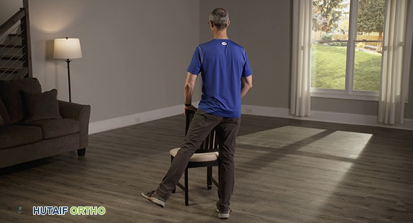 رجل يمارس التمارين