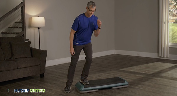 رجل يمارس التمارين