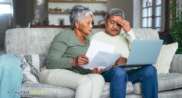صورة توضيحية لـ التسجيل المفتوح 2026: أبرز التغييرات في التأمين الصحي ودليل المرضى مع الأستاذ الدكتور محمد هطيف