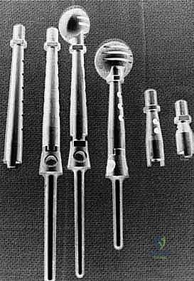 صورة طبية: استئصال العضد الداني وإعادة البناء بالطرف الاصطناعي: دليل شامل لمرضى أورام الكتف مع الأستاذ الدكتور محمد هطيف في صنعاء