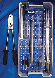 مقارنة بين الجراحة التقليدية والجراحة الحديثة عبر الجلد